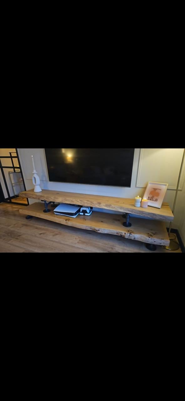 Industrieel Tv-meubel van massief hout – multifunctioneel