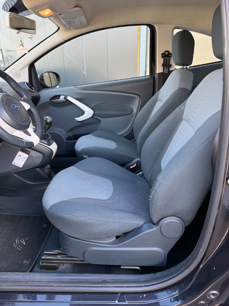 Ford KA 1.2 titanium - airco - nieuwe distributie