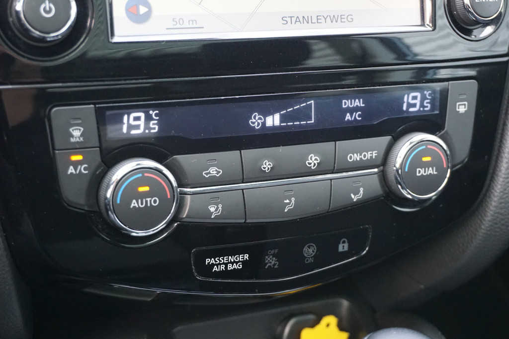 Nissan Qashqai 1.2 connect edition automaat climate / navi / 360 camera / c