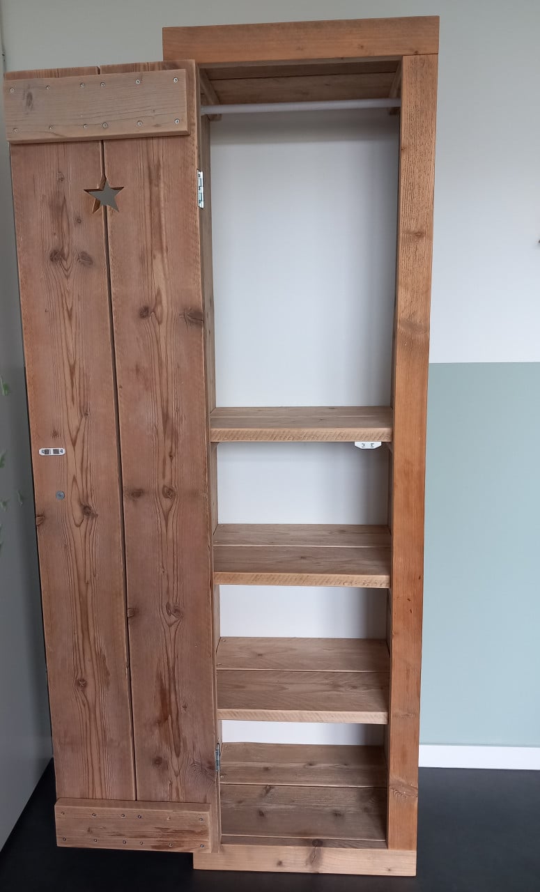 Kledingkast steigerhout