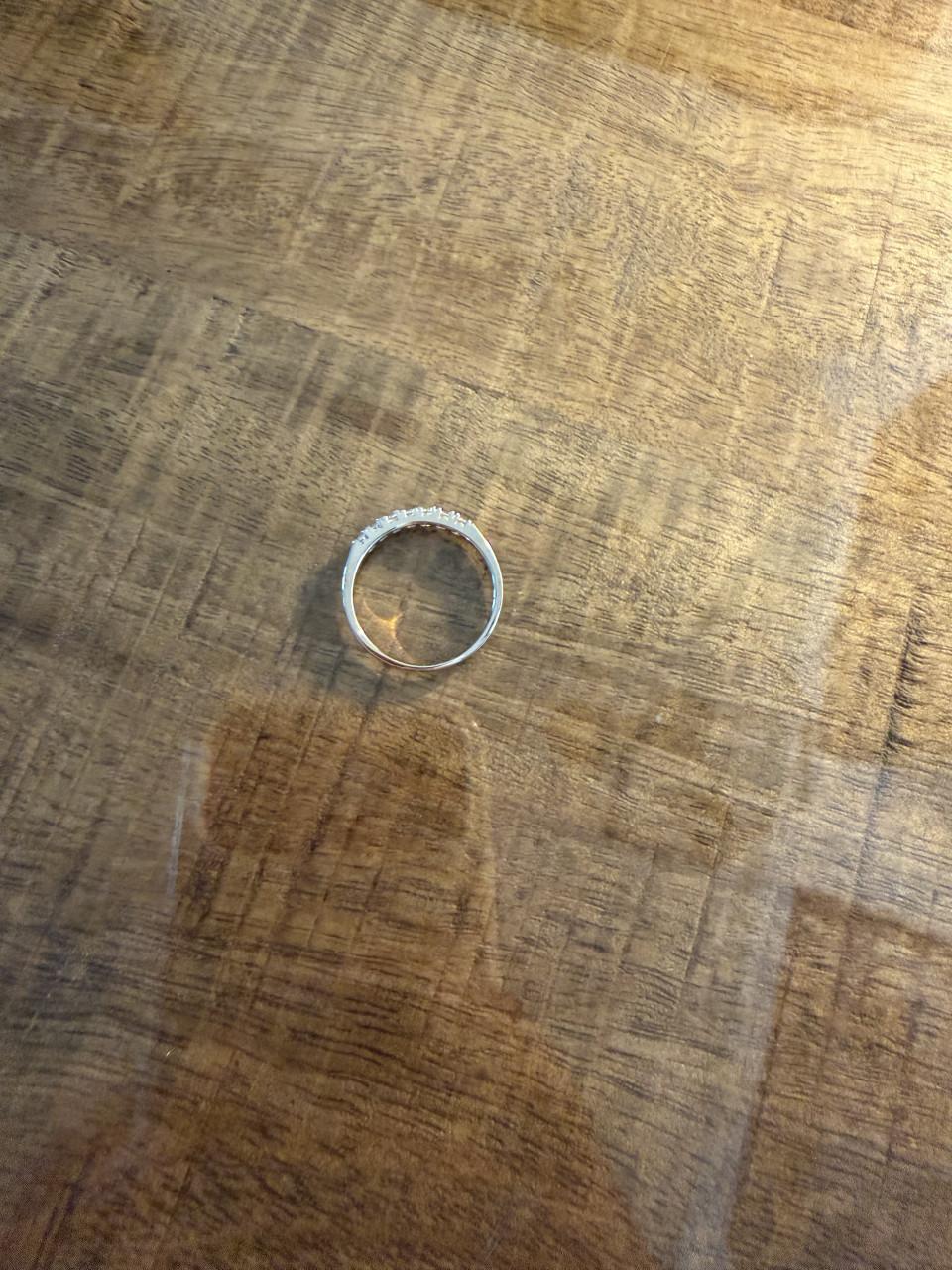 Nieuwe zilveren ring