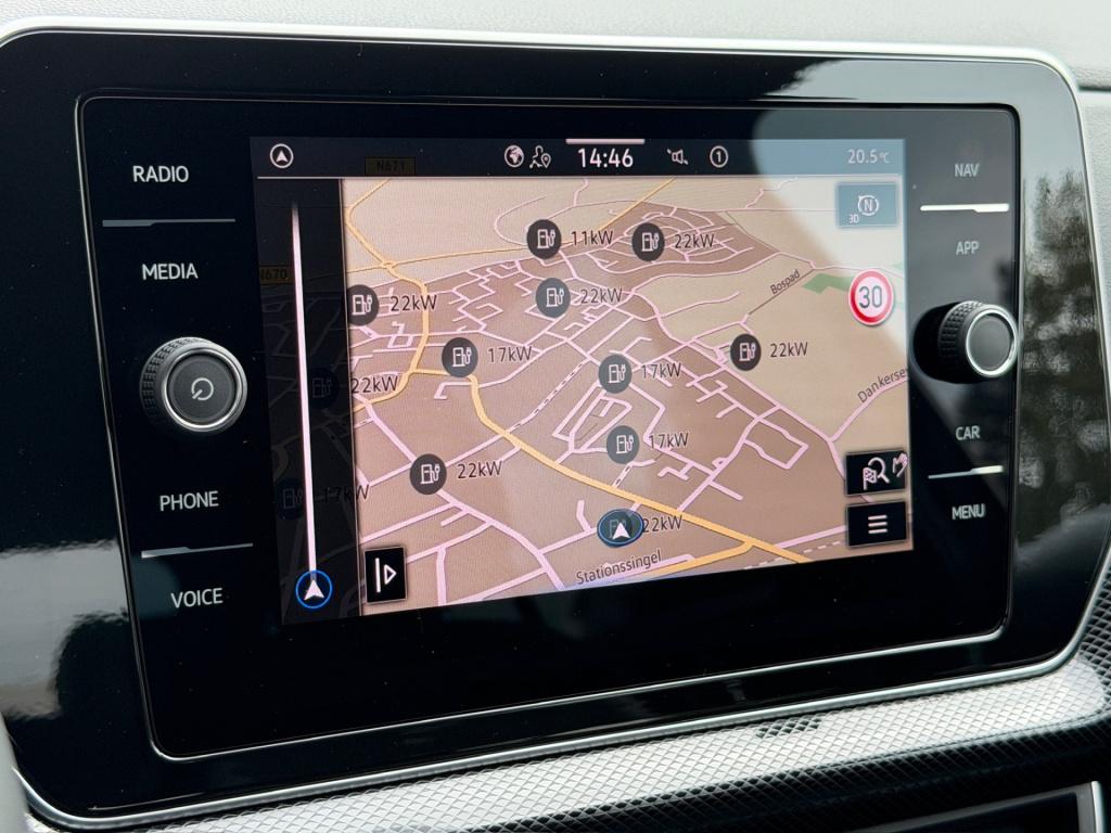 Volkswagen T-cross 1.5 tsi 150pk dsg r-line | camera | trekhaak | navi | iq