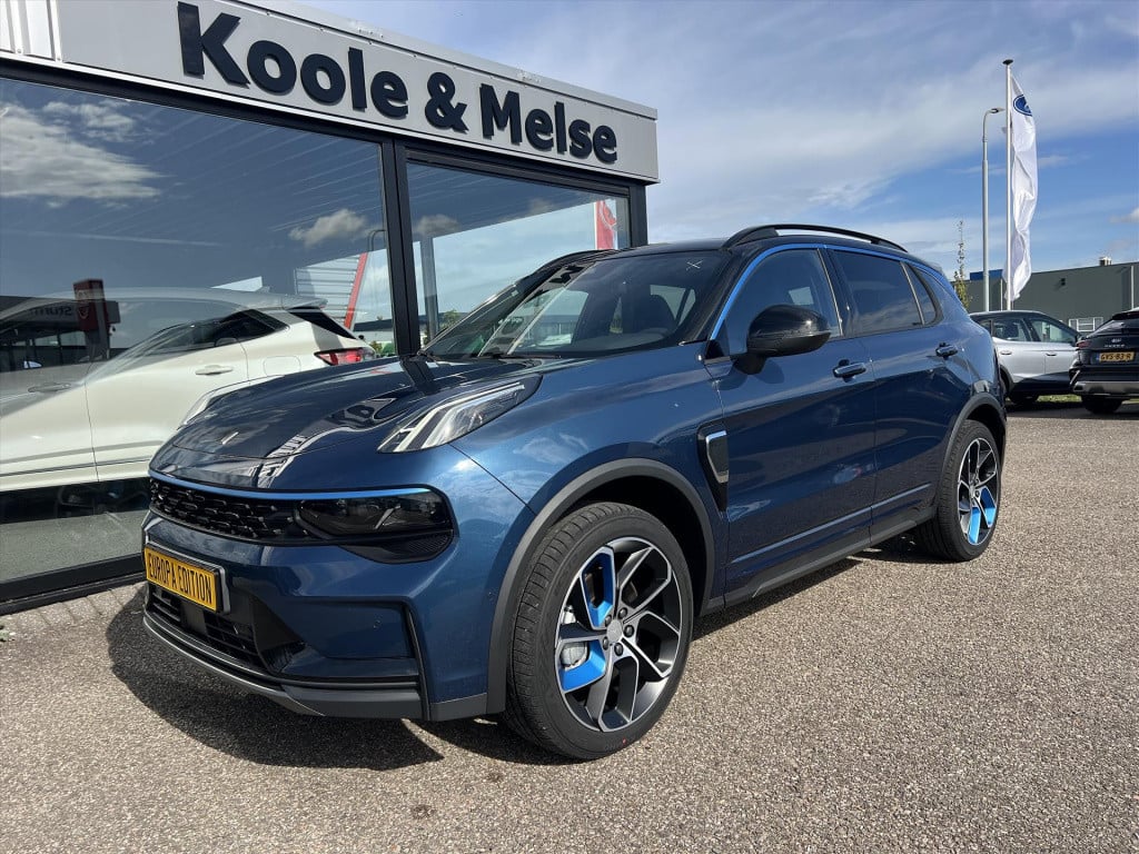 Lynk & Co 01 1.5 261pk plug in hybrid , panodak , stuurverwarming , adaptiv
