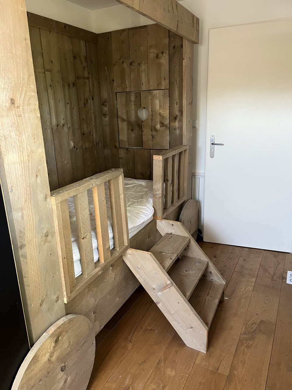 Kinderbed stijgerhout