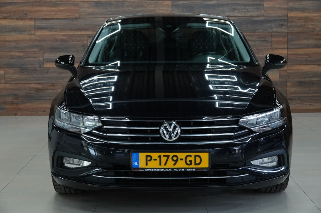 Volkswagen Passat 1.6 tdi | acc | carplay | camera | pdc |