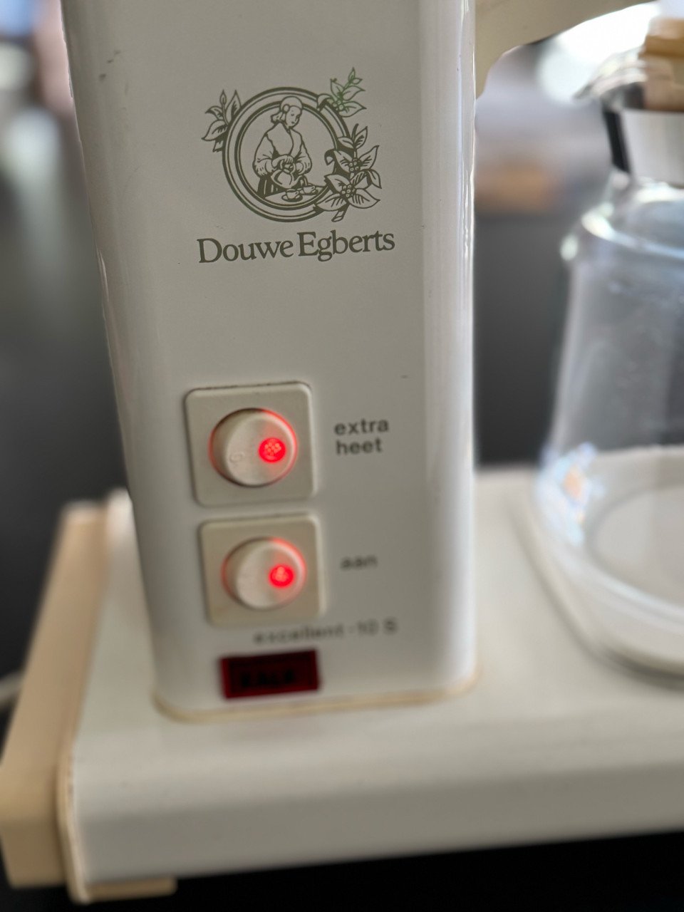 Goedwerkende Douwe Egberts Technivorm Moccamaster 741A wit.