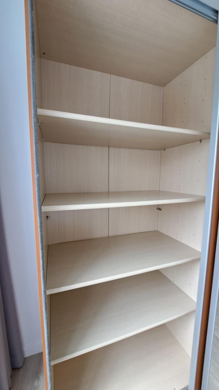 Grote kast met spiegel