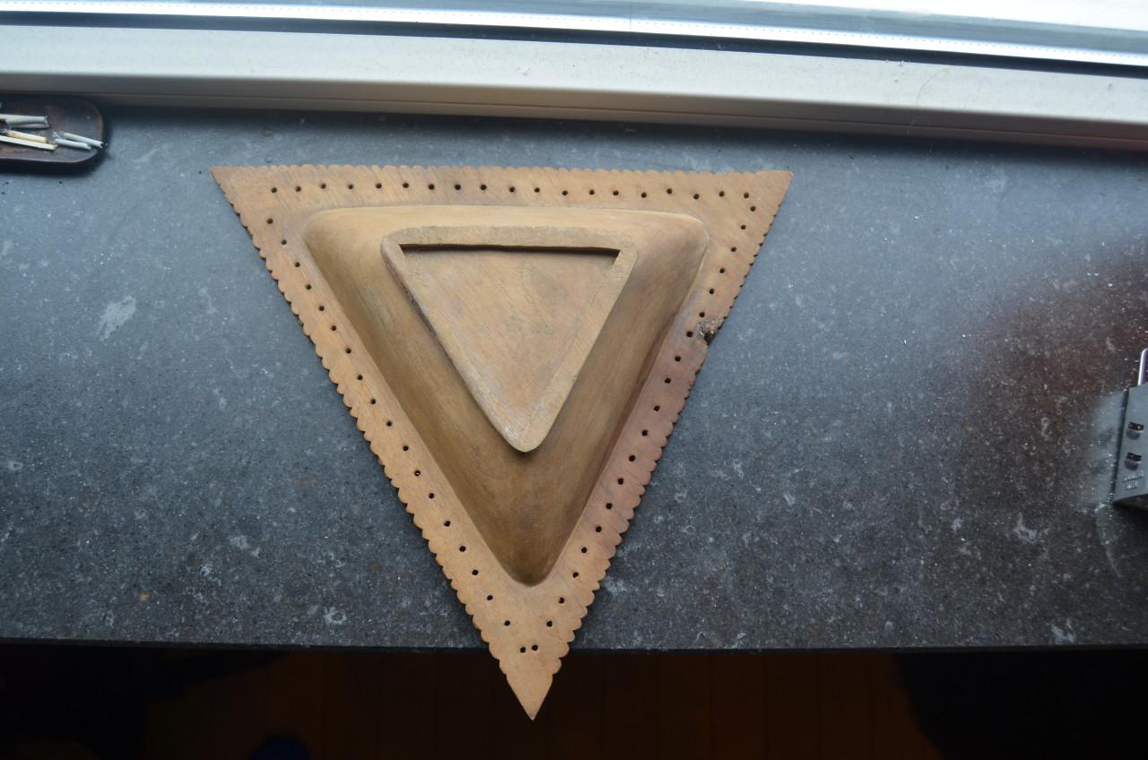 2 Leuke (Indische?) houten bakjes in goede staat