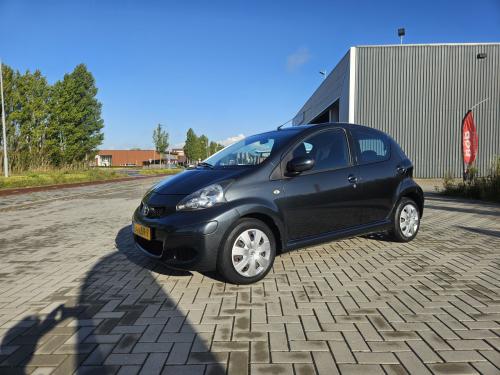 Zuinige TOYOTA AYGO 5drs Comfort AIRCO / NL AUTO  / 1:23 / 78.111 km !! NAP