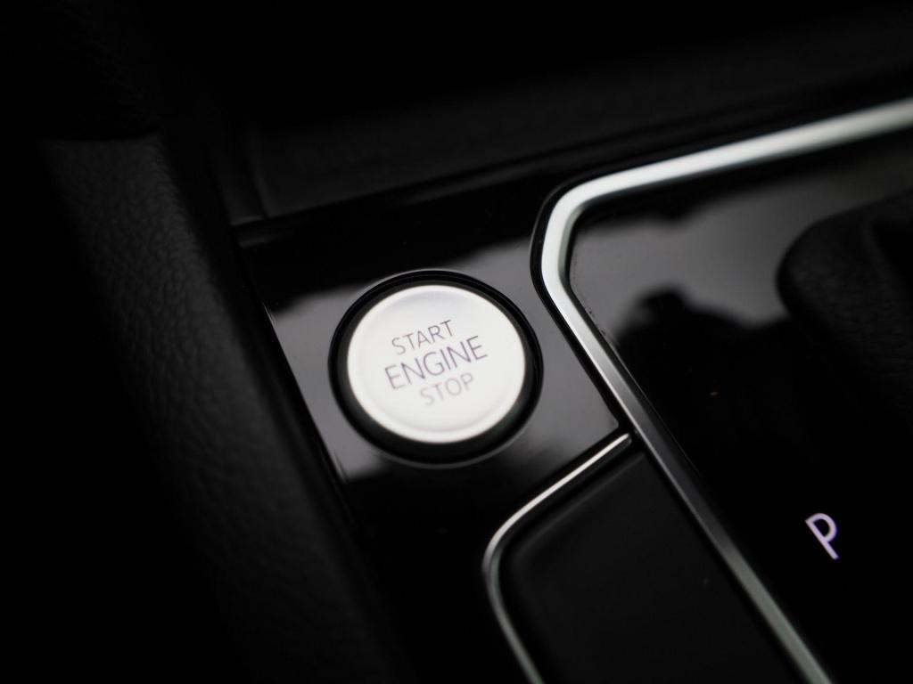 Volkswagen Passat variant 1.5 tsi business | automaat | lmv | parkeer senso