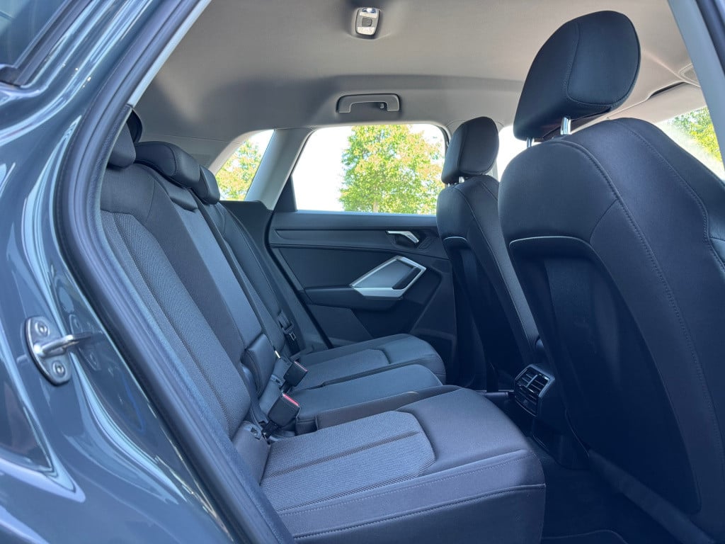 Audi Q3 35 tfsi advanced * matrix led * keyless * trekhaak
