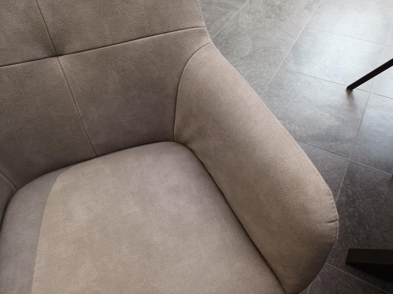 4 eetkamer stoelen met tafel