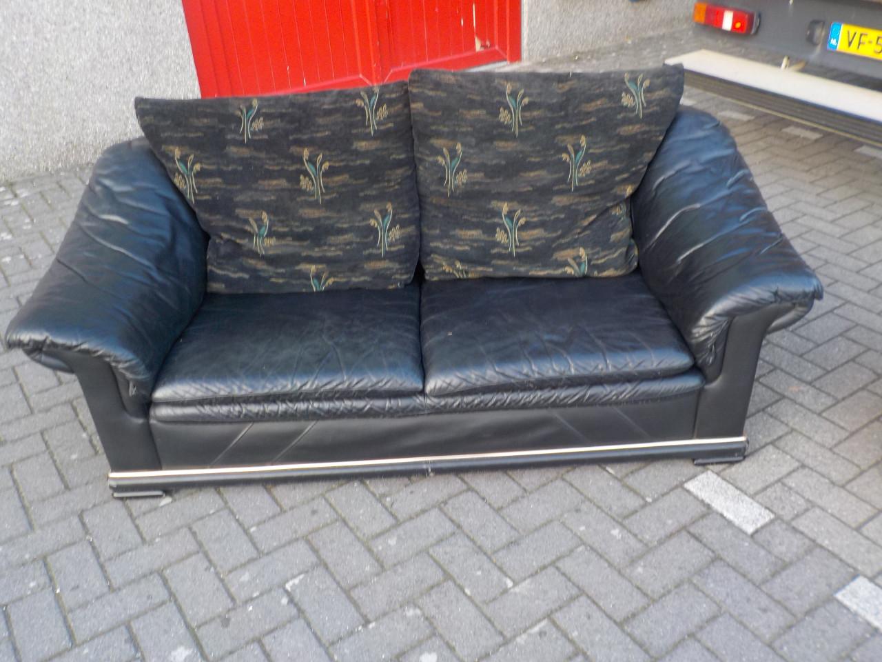 Leren 3 ( 210 cm ) + 2 ½ zits ( 175 cm )met stoffen kussens in goede staat
