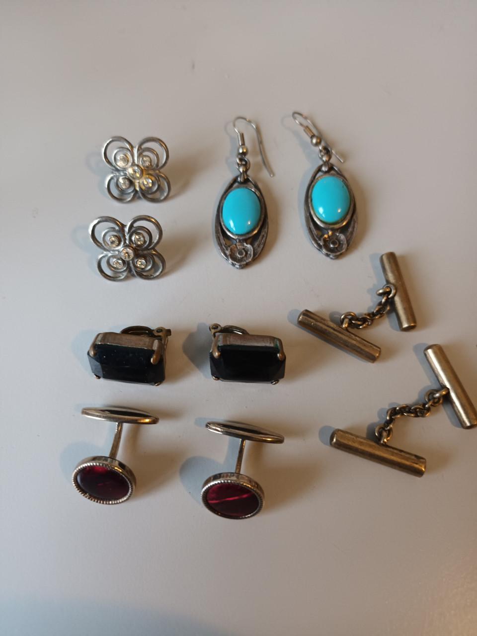 Manchetknopen en oorbellen