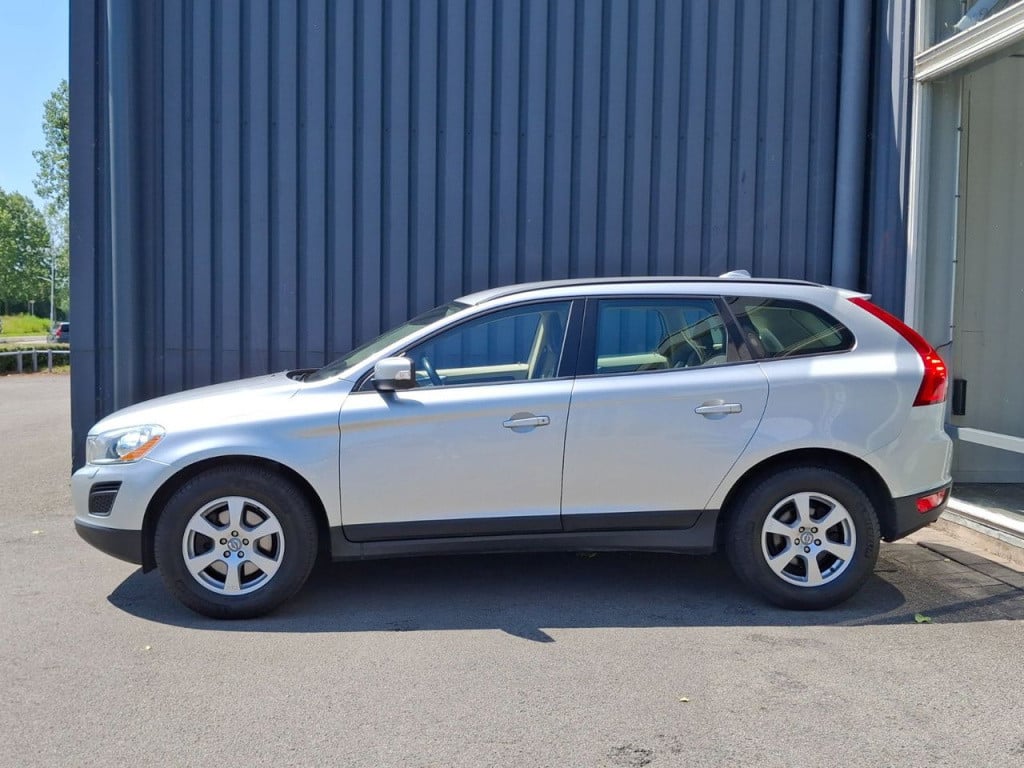 Volvo XC60 2.0 t5 kinetic xenon | leder | dealer onderhouden!