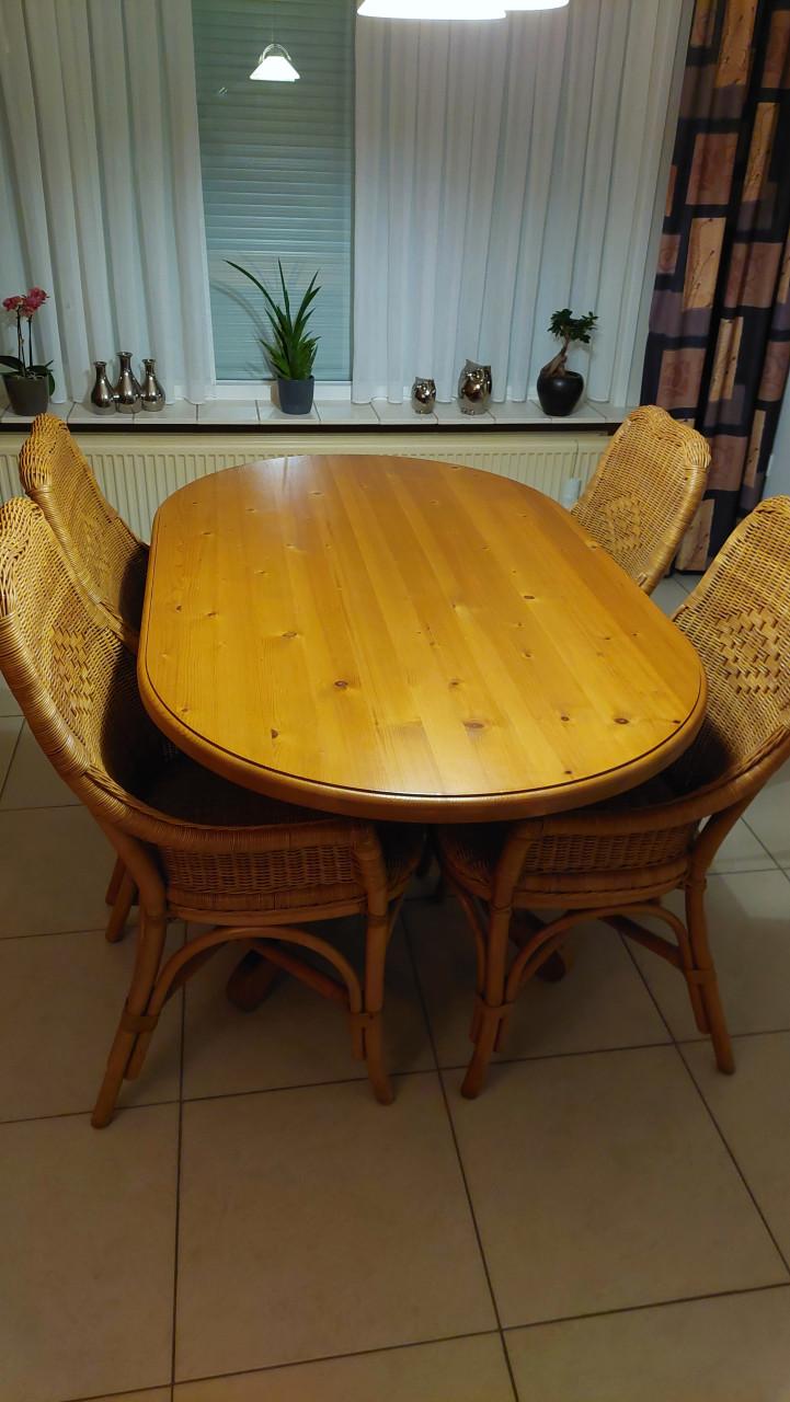 Grenenhouten eettafel