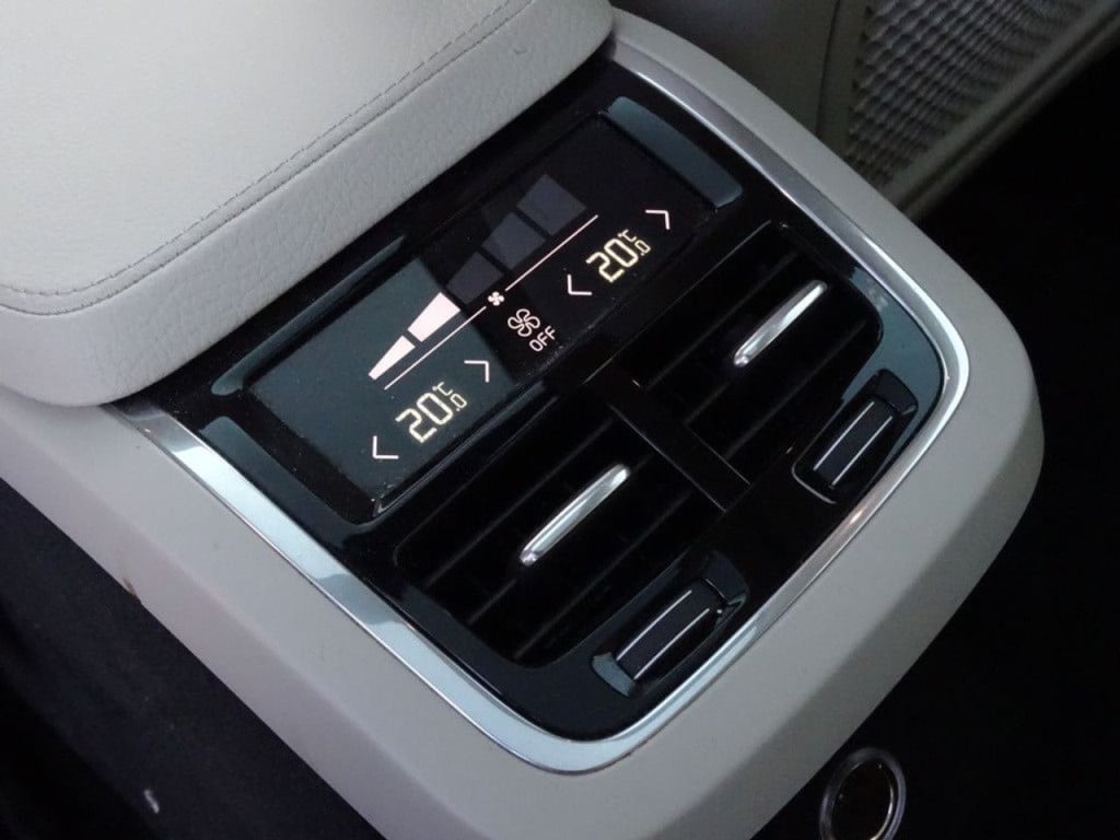 Volvo XC90 2.0 t8 twin engine awd momentum 7-persoons | pano