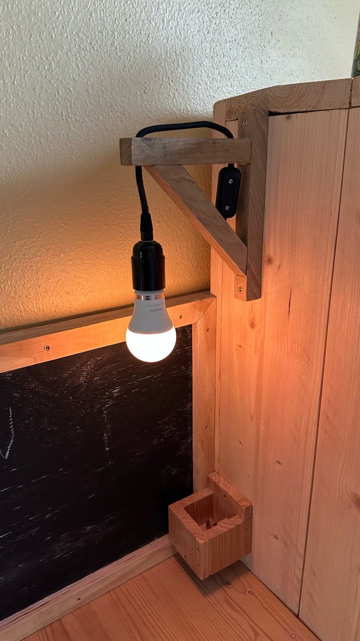 Kinderbureau met Krijtbord, Kast & Lamp