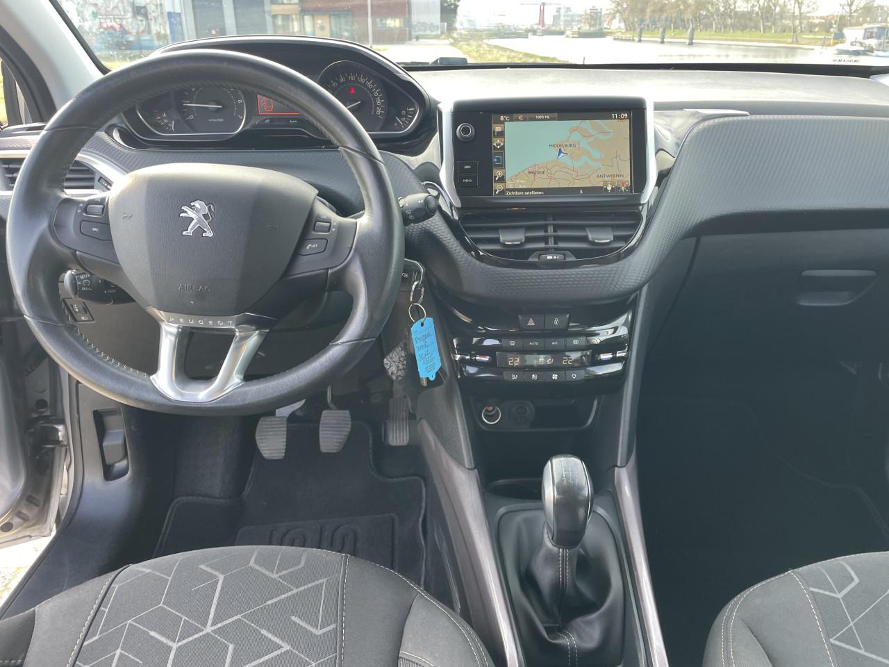 Peugeot 2008 1.2 pure tech style