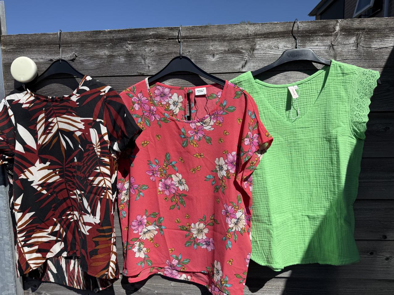 Pakket Only Jacq Y 6 Splinternieuw Tops/Shirts. Mt XS-S. 34-36 Kan ook 38.