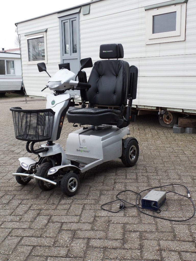 Quingotoura scootmobiel 2 met 5 wielen, achteruitrij camera, zeer wendbaar