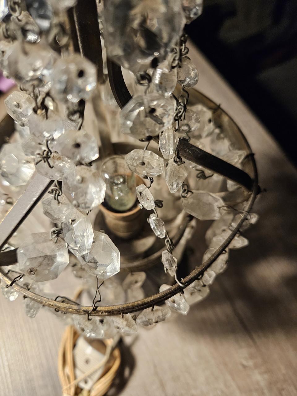 Prachtige antieke kristallen tafellamp met kralen en pegels