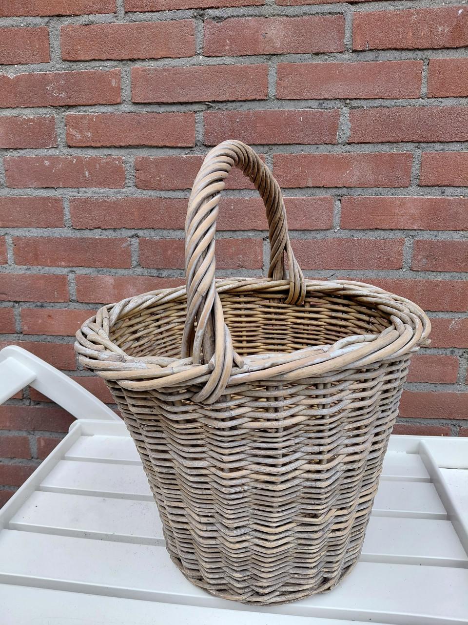 Orginele gevlochten plukmand