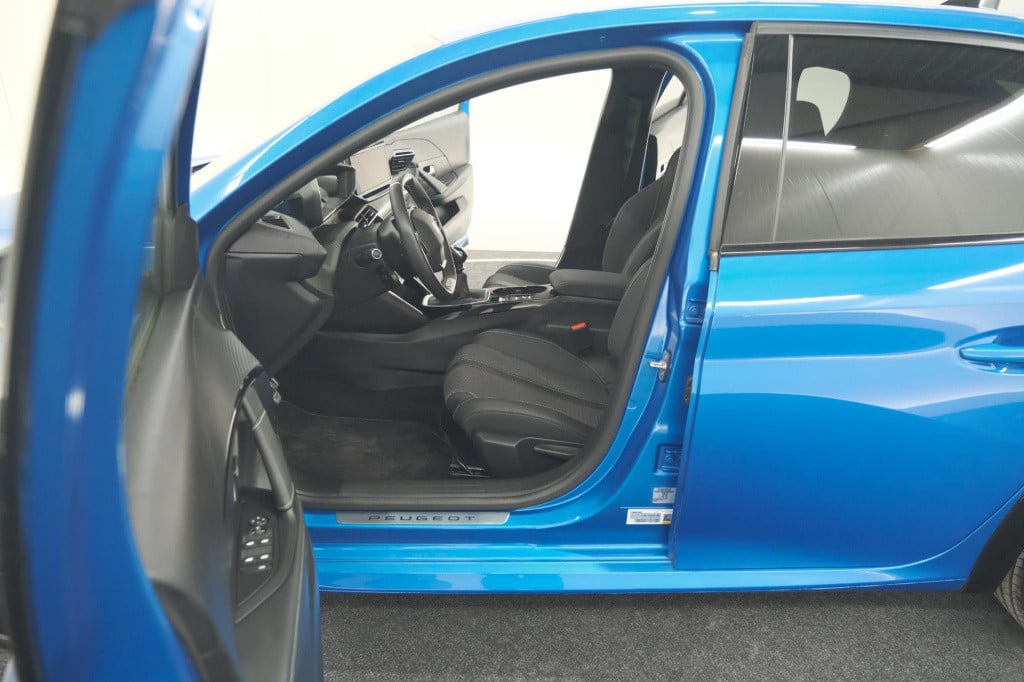 Peugeot 208 puretech 100 gt | camera | apple carplay | parkeersensoren