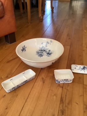 Te koop lampetschaal, kammenbakje en zeepbak