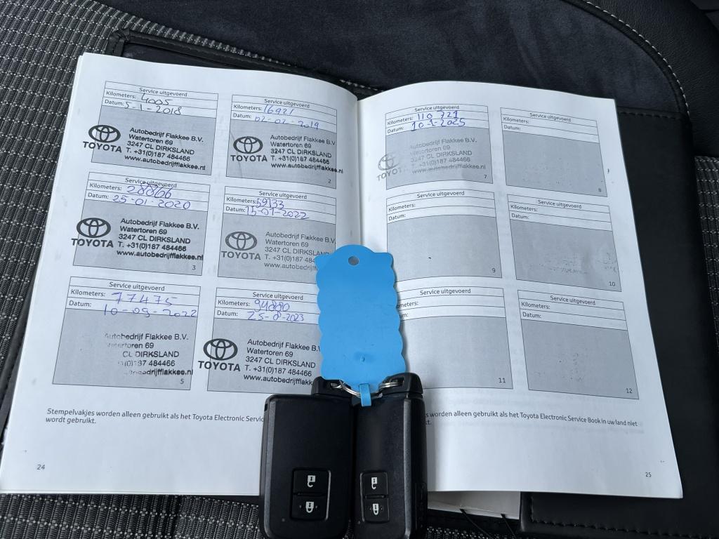 Toyota Auris 1.8 hybrid bus. pro