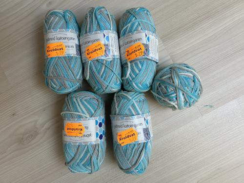 5 nieuwe + rest.... bollen katoen.