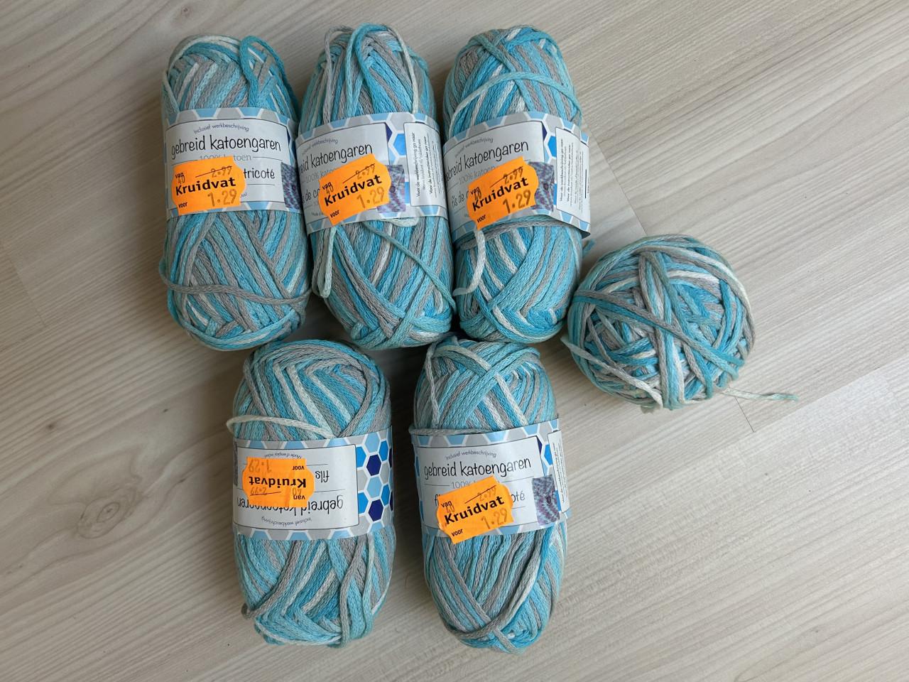 5 nieuwe + rest.... bollen katoen.