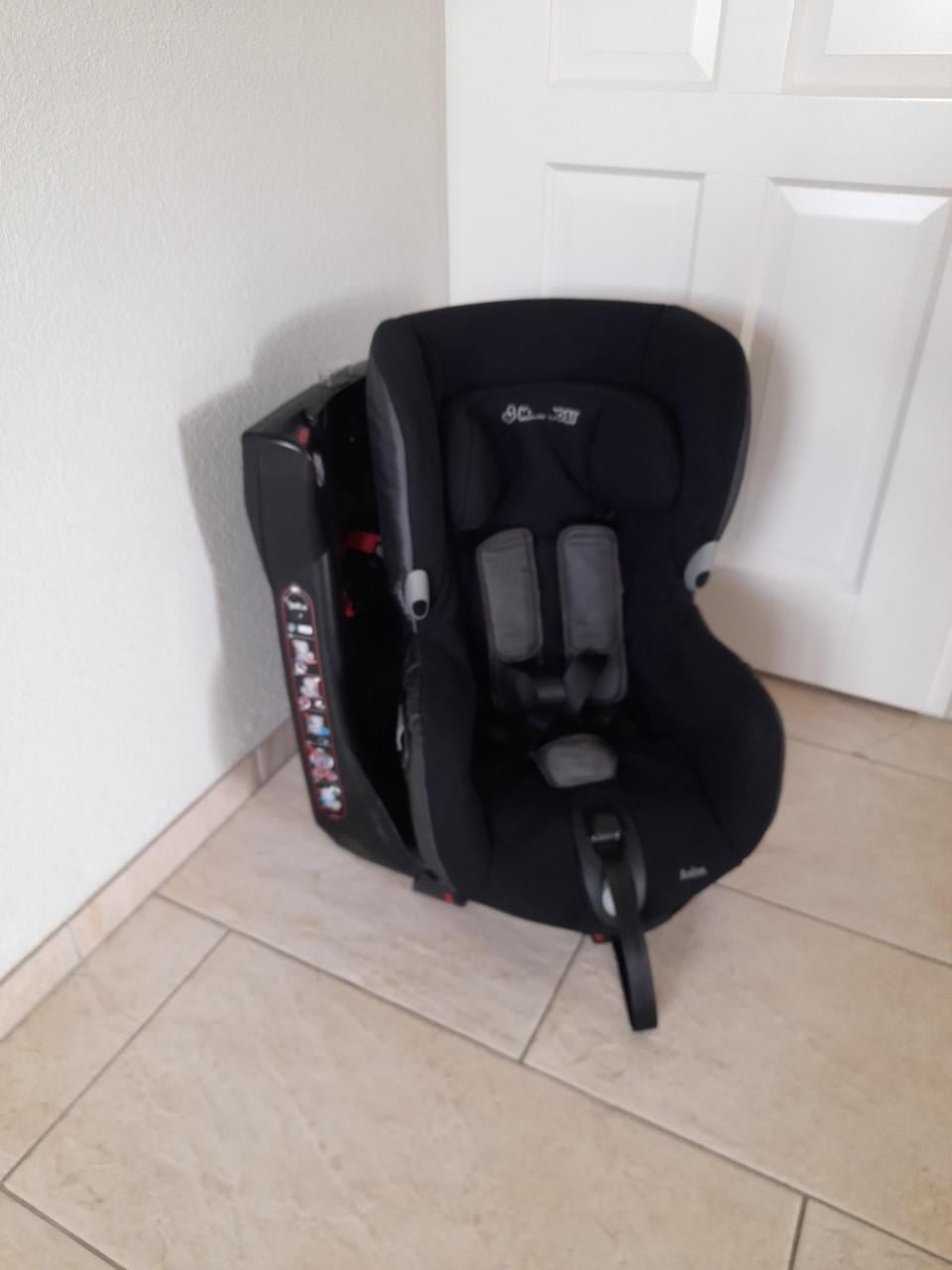 Autostoel Maxi - cosi  Axiss  (DRAAIBAAR) 9 / 18 kg ( in goede nette staat