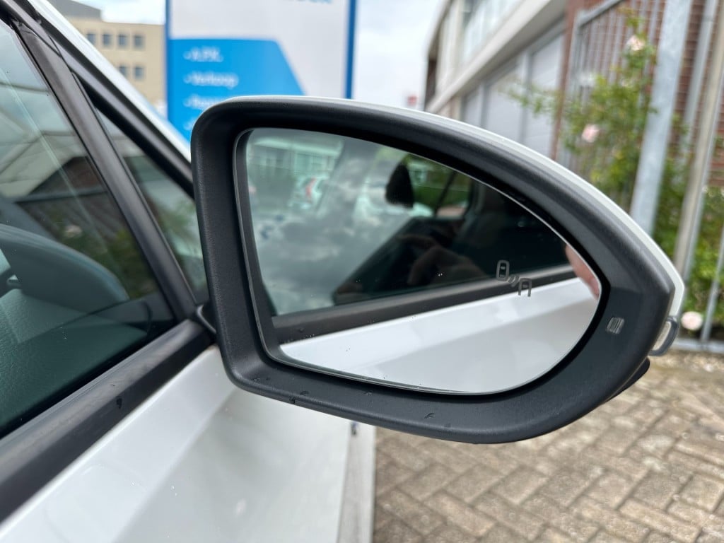 Volkswagen Golf 1.5 tsi comfortline business dsg pdc navi carplay