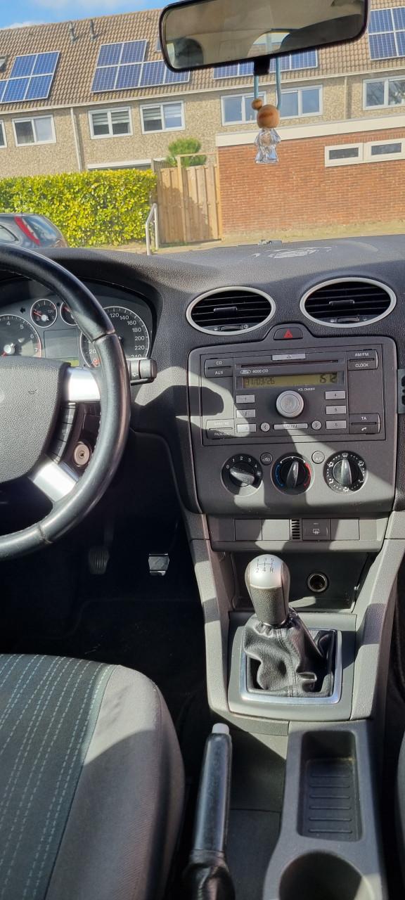 Ford focus 1.4 59KW 5D 2005 zwart