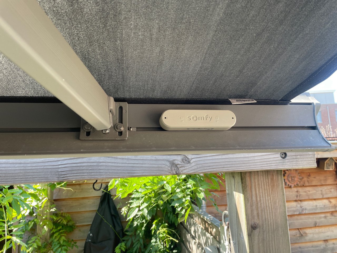 Zonnescherm/knikarmscherm electrisch