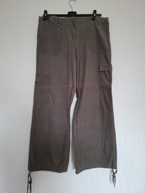 Casual collection ribfluweel. Khaki groen. Maat 44. Gedragen.