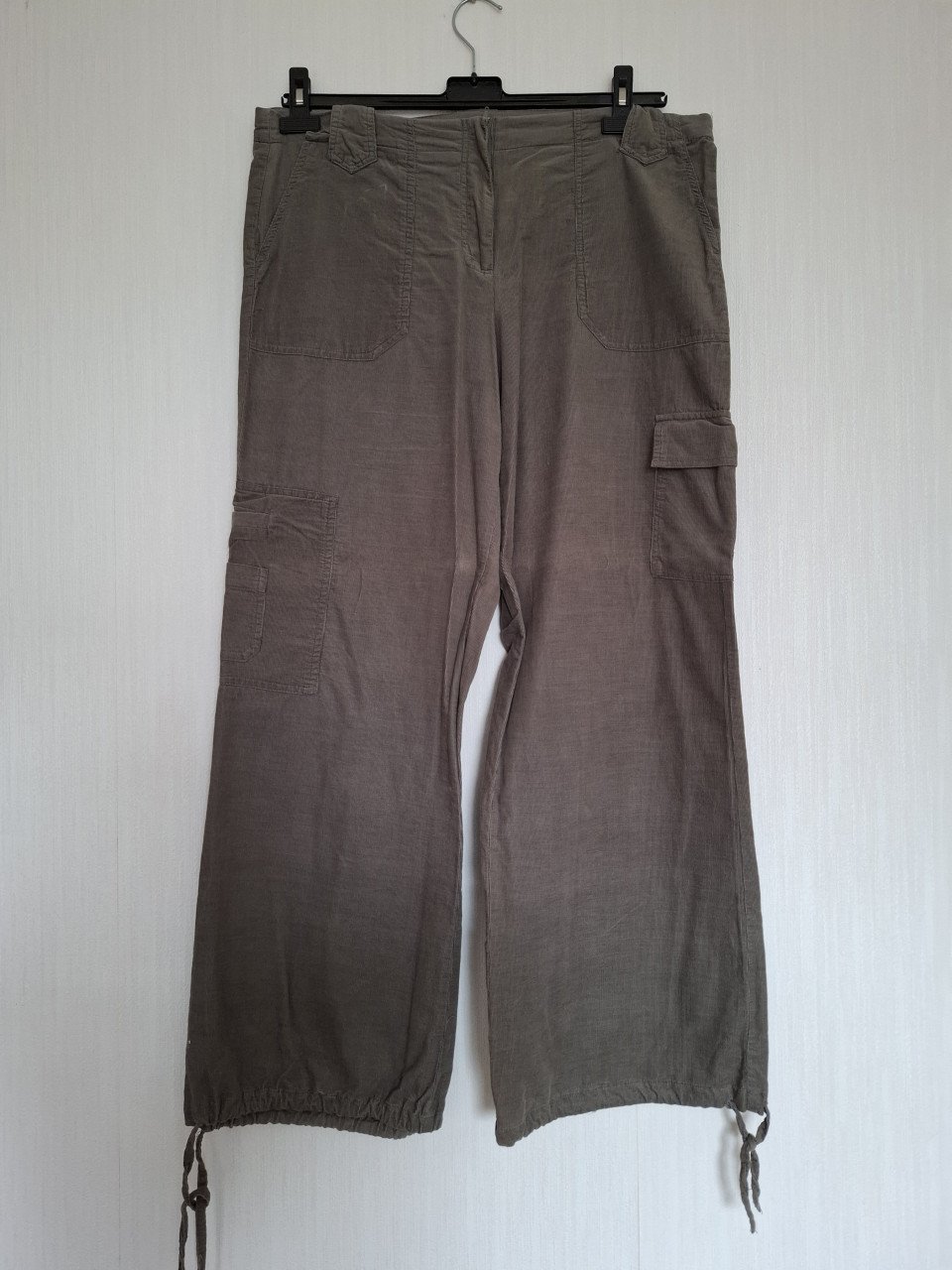Casual collection ribfluweel. Khaki groen. Maat 44. Gedragen.
