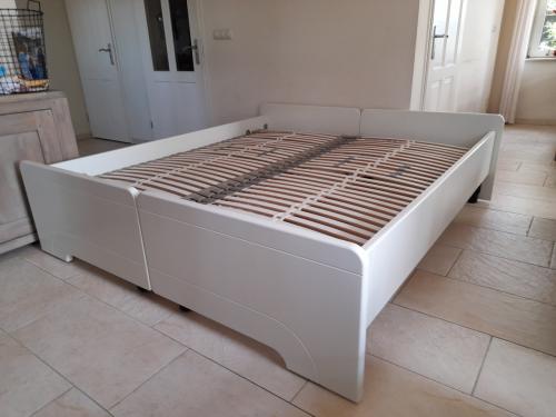 2 x 90 x 200  Deelbaar bed (in goede nette staat )
