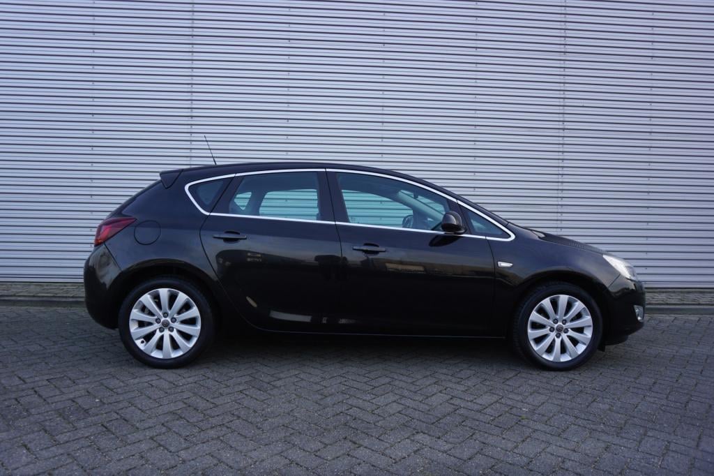 Opel Astra 1.4 turbo cosmo airco / cruise / parkeers. / elektr. ramen / tre