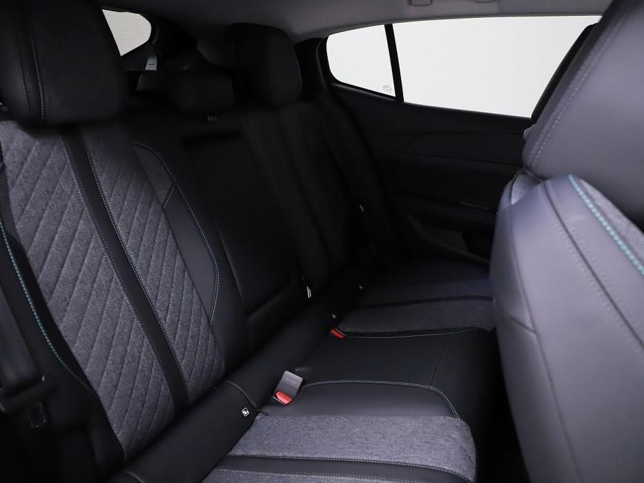 Peugeot 408 130 allure eat8 automaat /nav/cam
