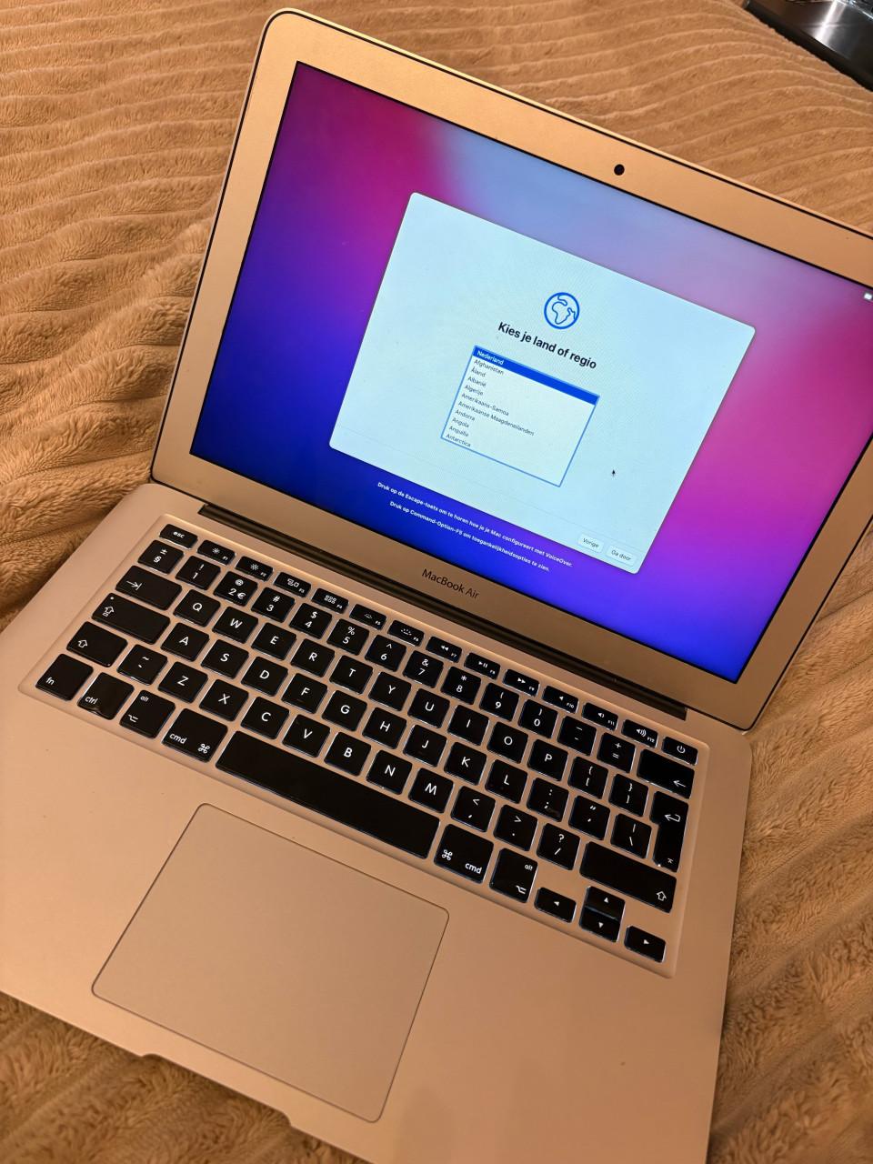 Macbook Air met oplader