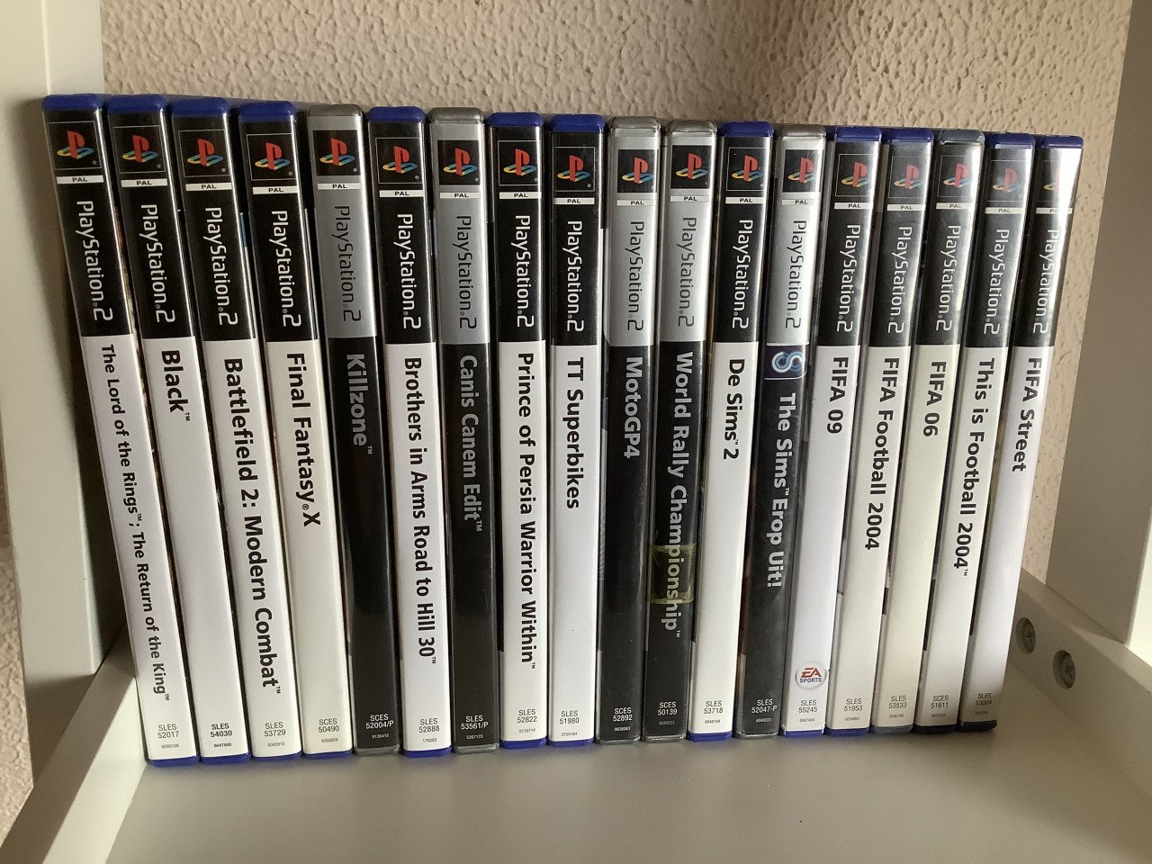 Stapeltje PS2 spellen die ik dubbel heb. Zie je iets wat je wilt overnemen,
