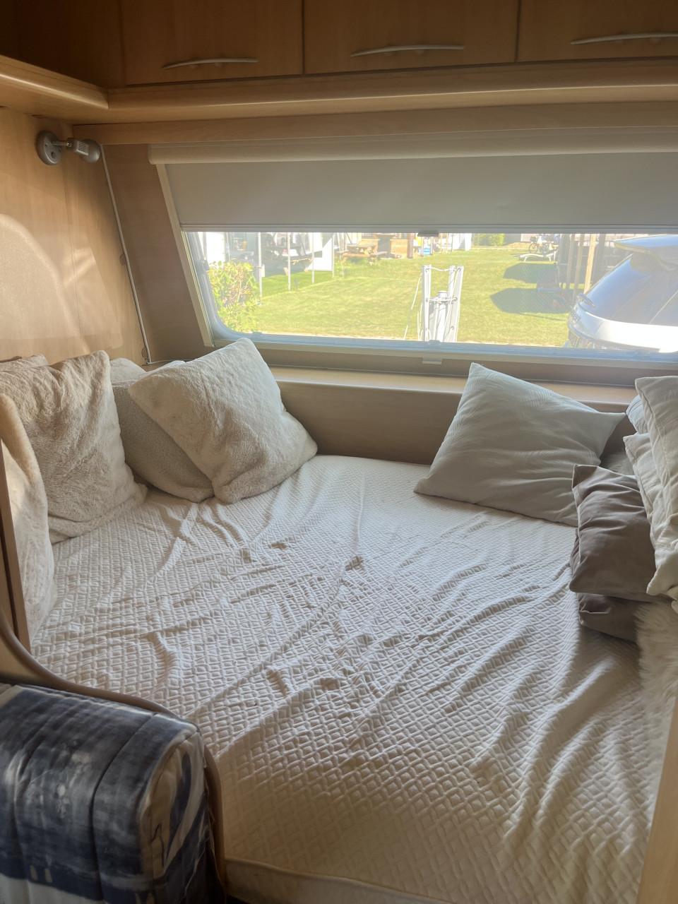 Adria caravan 5004 (met grote voortent)