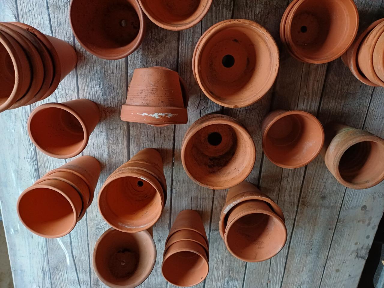 Terracotta potjes