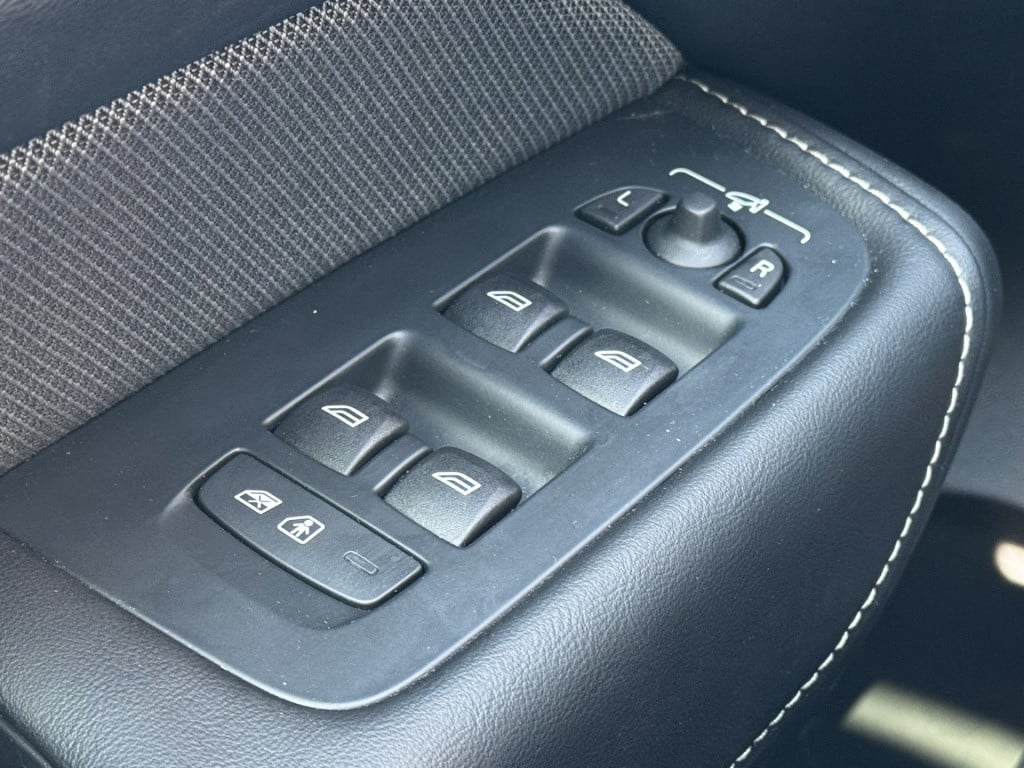 Volvo XC60 2.0 t6 plug-in hybrid awd plus black edition
