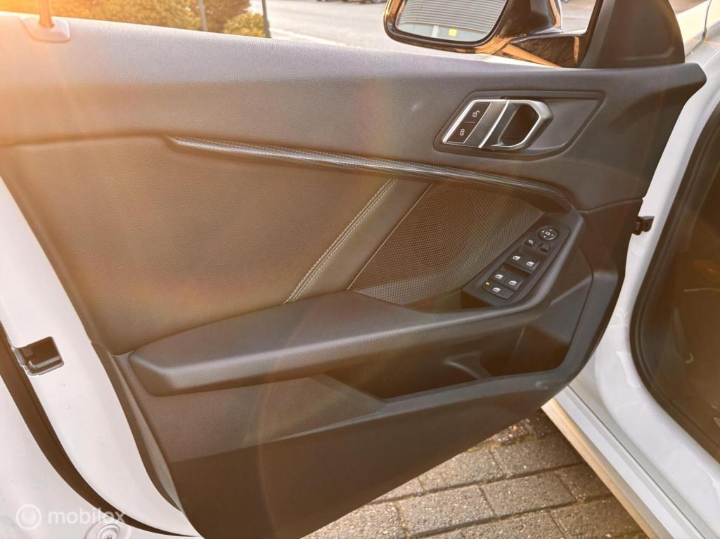 BMW 1 Serie 118i corporate sport virtual cockpit camara
