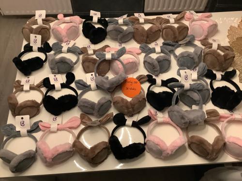 Partij leuke oorwarmers. ( partij 230)