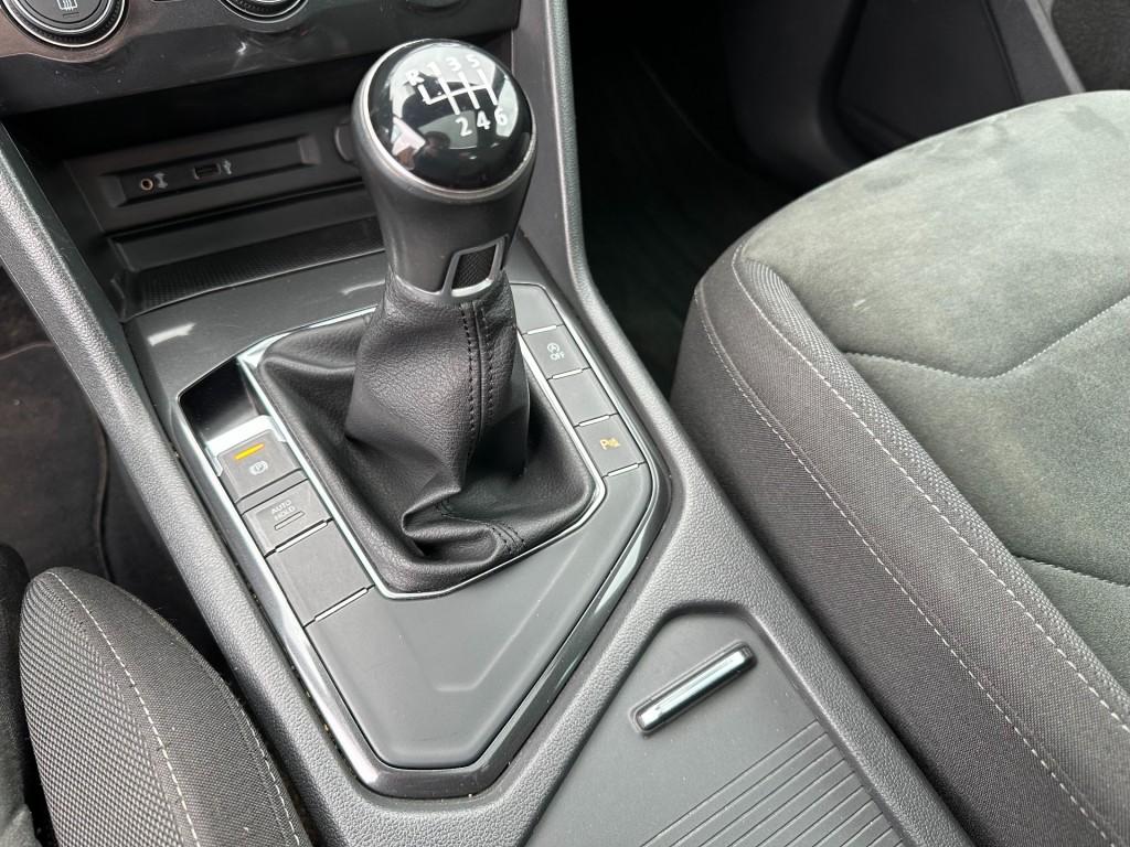 Volkswagen Tiguan 1.4 tsi act connected series r-line panoramadak trekhaak 