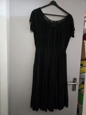 Zwarte midi-jurk van het merk Armand Ventilo, Maat 40